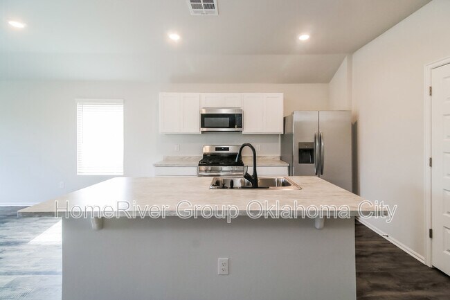 Building Photo - 1220 S Brk Dr