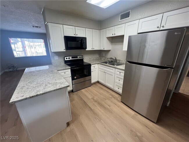 Foto del edificio - 5909 Glen Eagles Ln