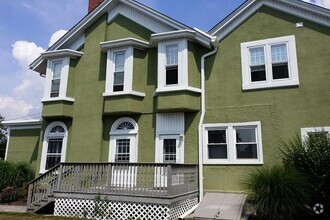 Building Photo - 10 Ellen Ave