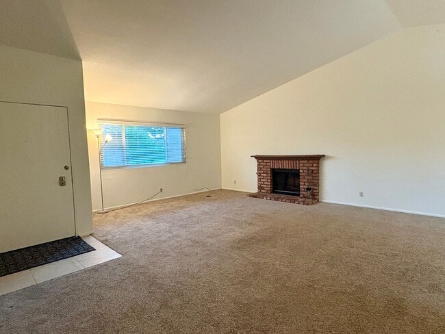 Building Photo - Single Family Home on the West End of Oxnard!