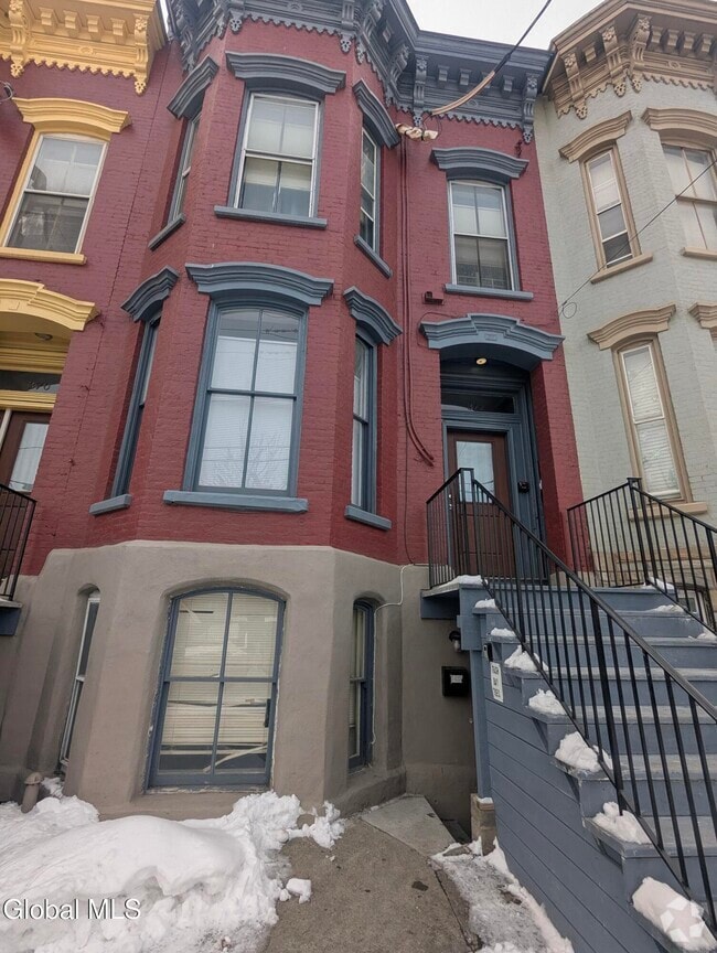 Building Photo - 370 Clinton Ave