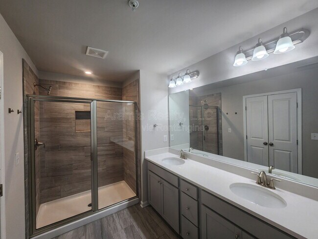 Foto del edificio - 6472 Brookside Blvd