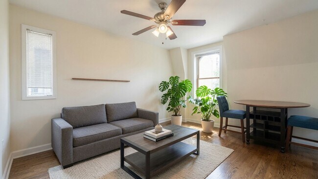 Foto del edificio - 533 W Wrightwood Ave