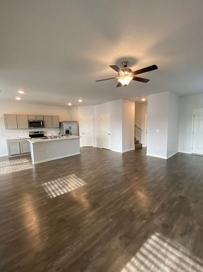 Building Photo - *Pre-leasing* Three Bedroom | Two and a Ha...