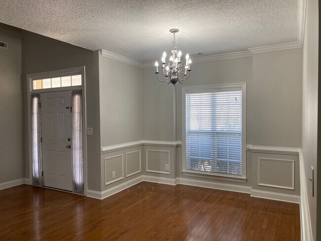 Foto del edificio - Beautiful 4 bedroom, 2.5 bathroom home In ...