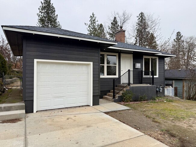 Foto del edificio - Immaculate FULL-REMODEL: 3 Bed 2 Bath Spokane Home w/ Brand New Everything!!