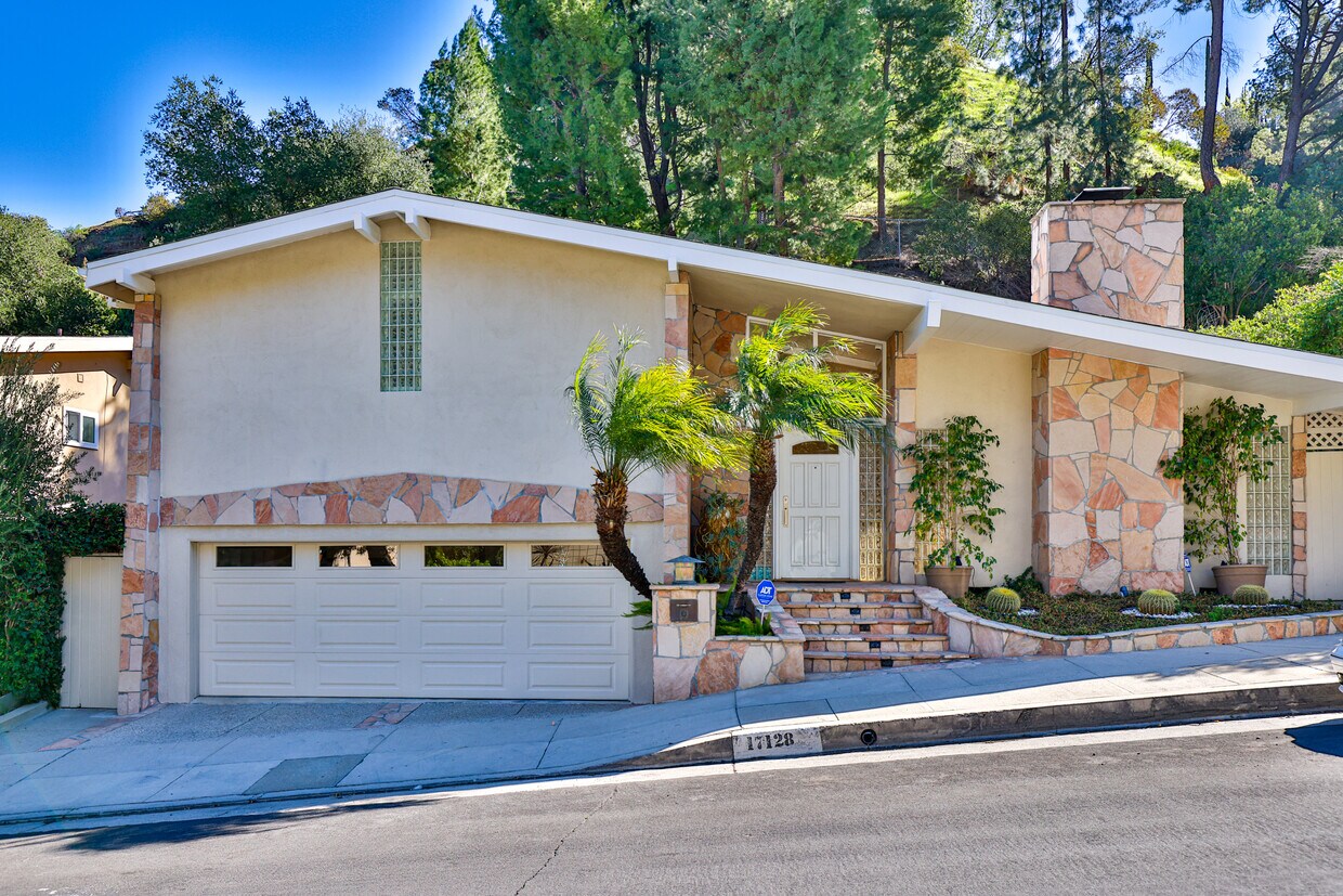 17128 Escalon Dr, Encino, CA 91436 House Rental in Encino, CA