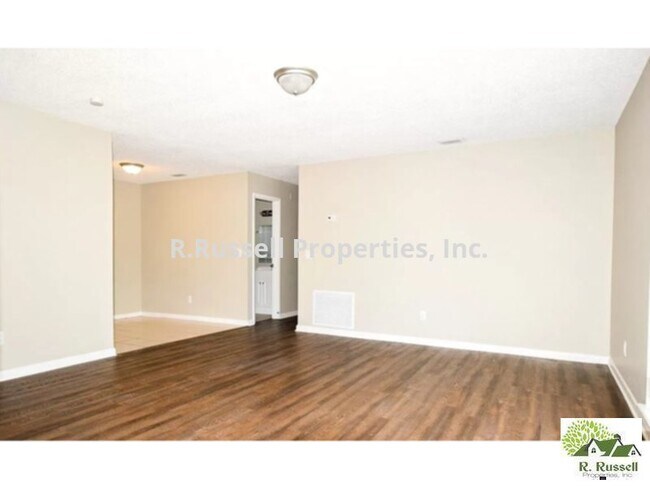Building Photo - 287 Ruskin St