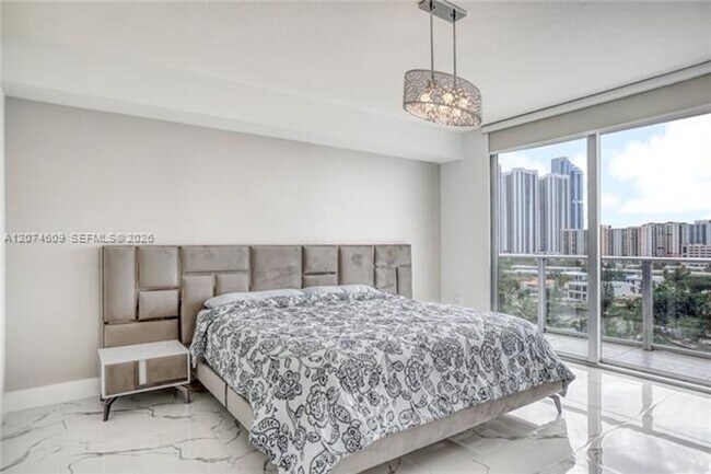 Foto del edificio - 330 Sunny Isles Blvd