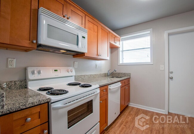 Building Photo - 271 Glen Iris Dr NE