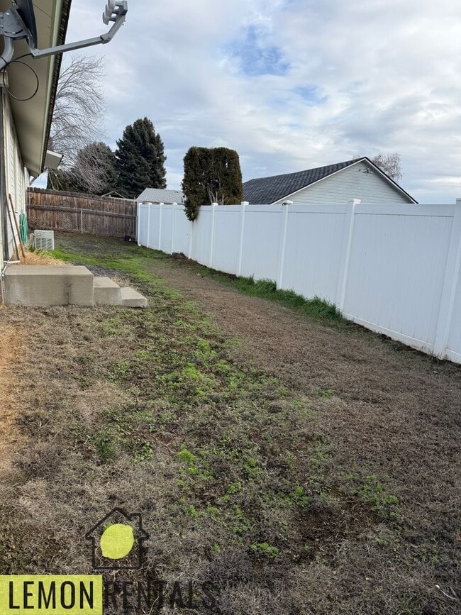 Building Photo - 3610 McLean Dr