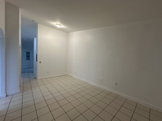 Building Photo - 1661 SE 29th Ct