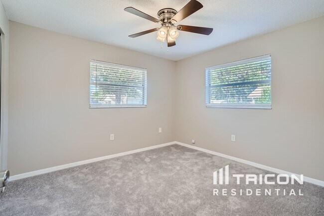 Building Photo - 2062 Southpointe Dr