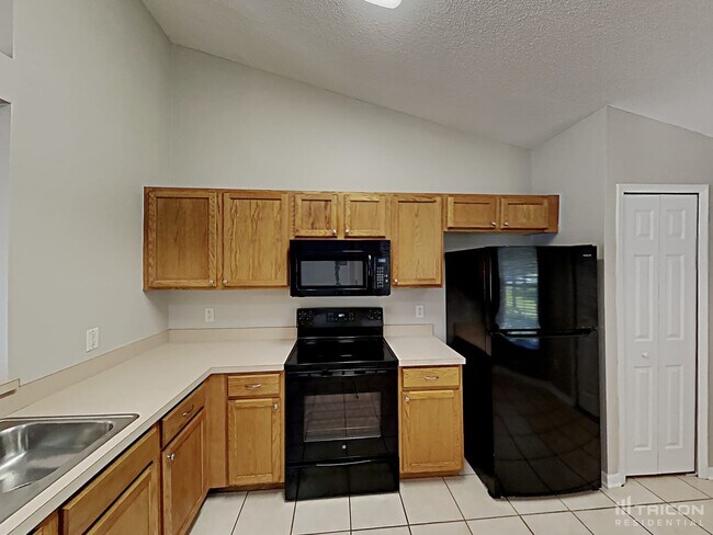 Building Photo - 325 Covent Gardens Place Deltona FL