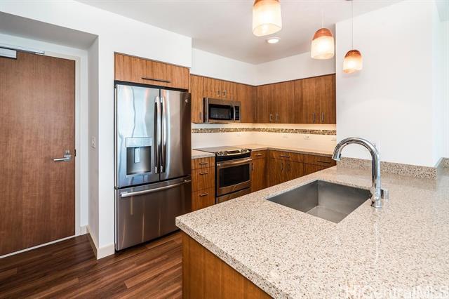 Building Photo - 555 South St