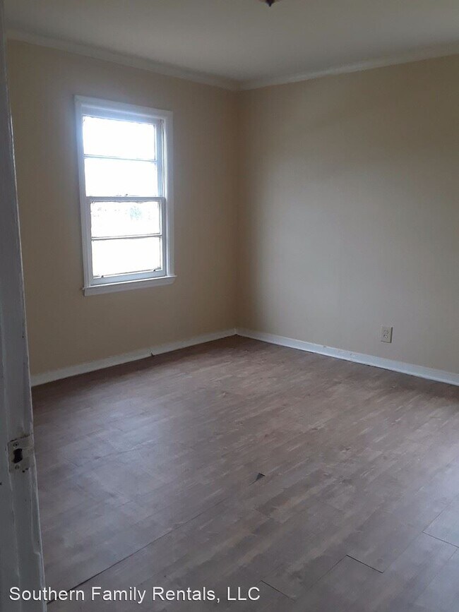 Building Photo - 3 br, 1 bath House - 204 Sawyer st