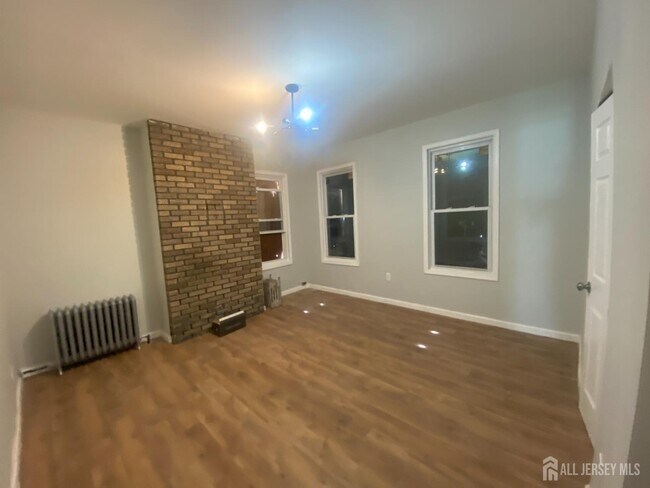 Building Photo - 148 Jones Ave