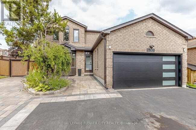 Building Photo - 1530 Somergrove Crescent