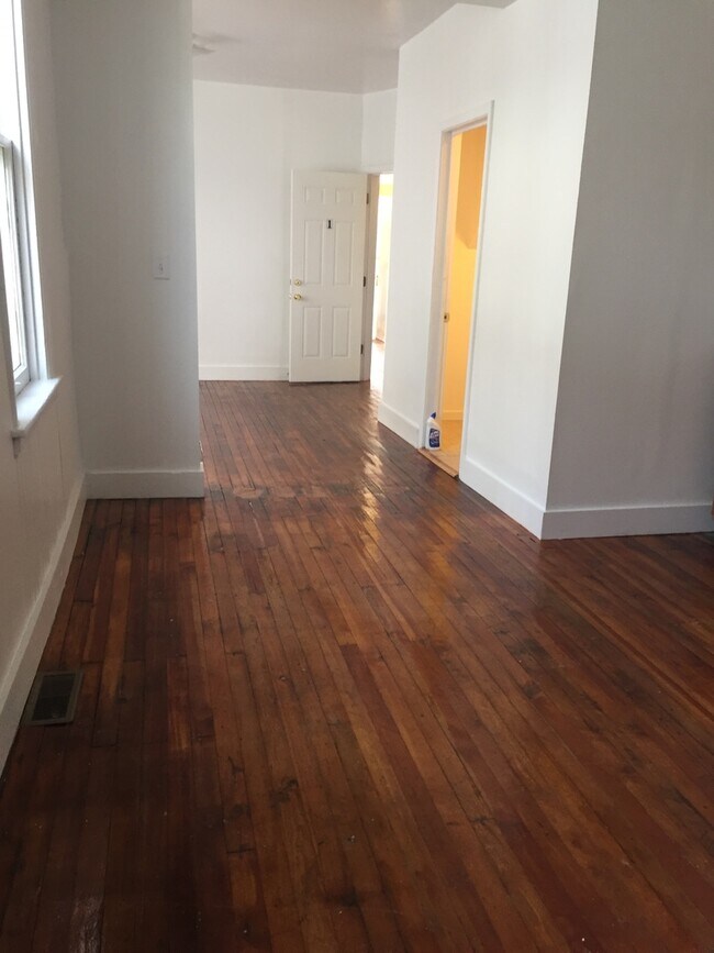 Foto del edificio - 708 N Pershing Ave
