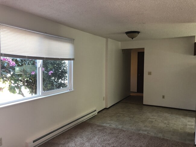 Building Photo - Charming 2-Bedroom Apartment in the Heart ...