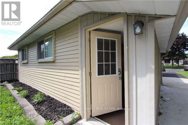 Building Photo - 1137 Norman Crescent