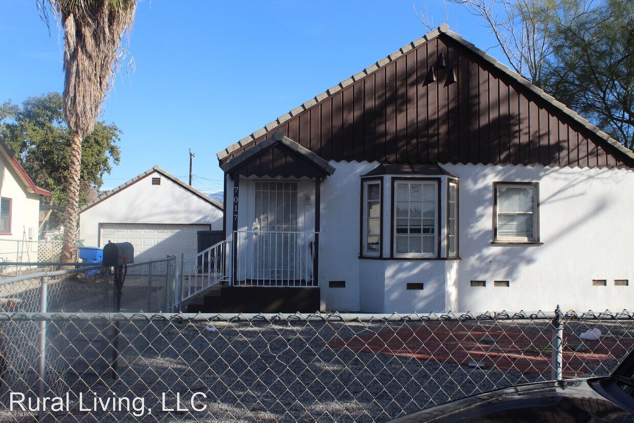 Building Photo - 2 br, 1 bath House - 7017 Del Rosa Ave.