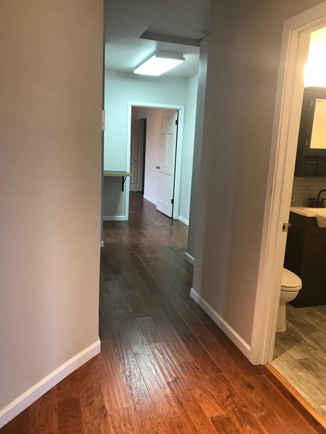 Building Photo - $3,200 / 1700ft2 - Prime Office Space for ...