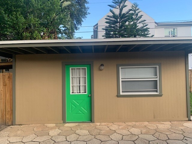 Detached one BR suite - 4622 W El Prado Blvd