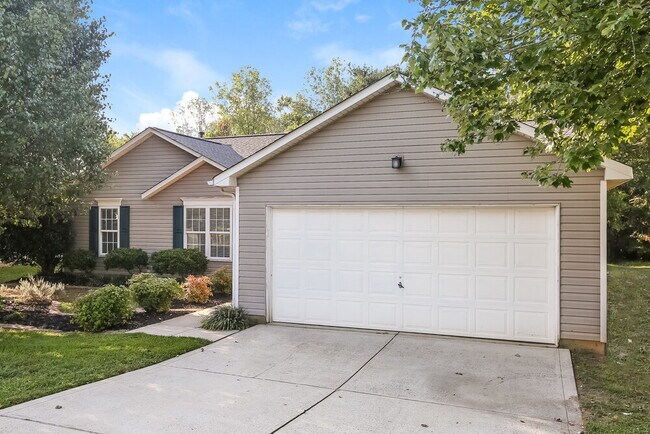 Foto del edificio - 1059 Chapel Creek Rd