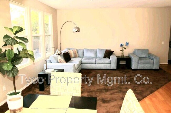 Foto del edificio - 2021 Pleasant Waters Ct