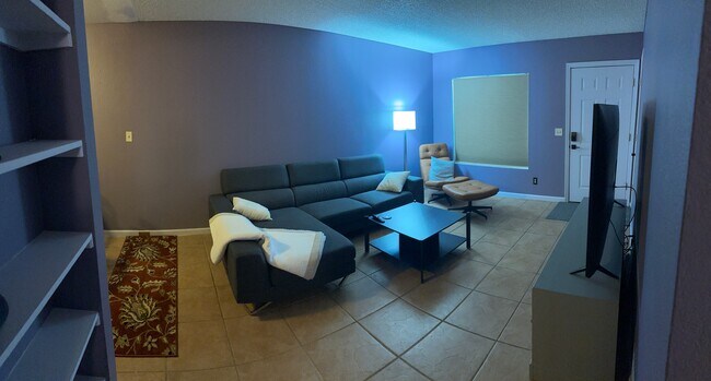 Building Photo - 1308 W 3rd St