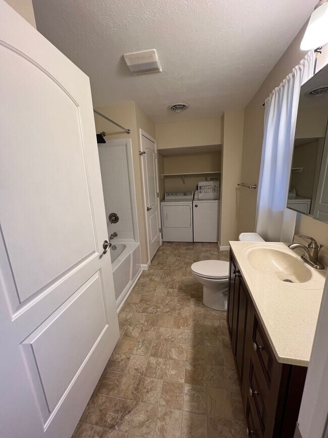 Foto del edificio - 189 E 2nd St