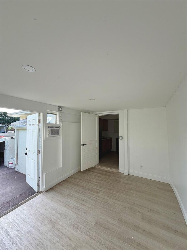 Foto del edificio - 224 SW 10th St