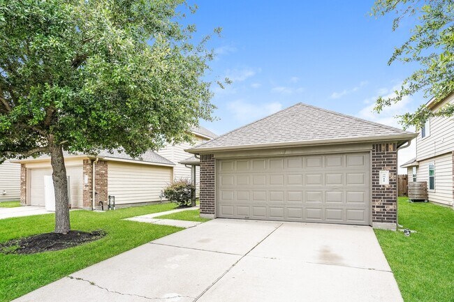 Foto del edificio - 5511 Long Arbor Ln