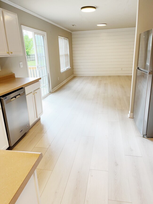 Foto del edificio - 129 Baker Springs Ln