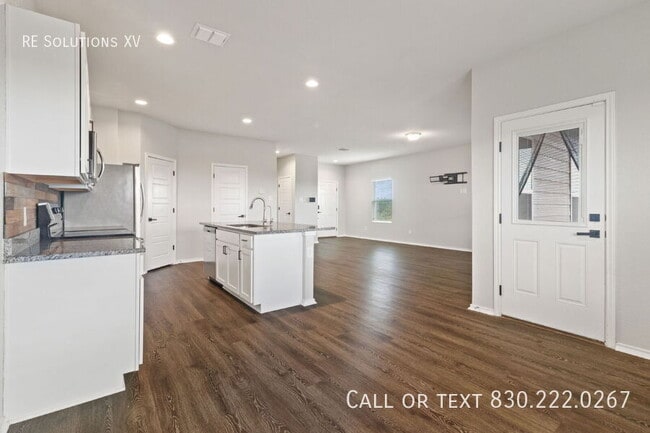 Foto del edificio - 12802 Lucas Ridge Dr