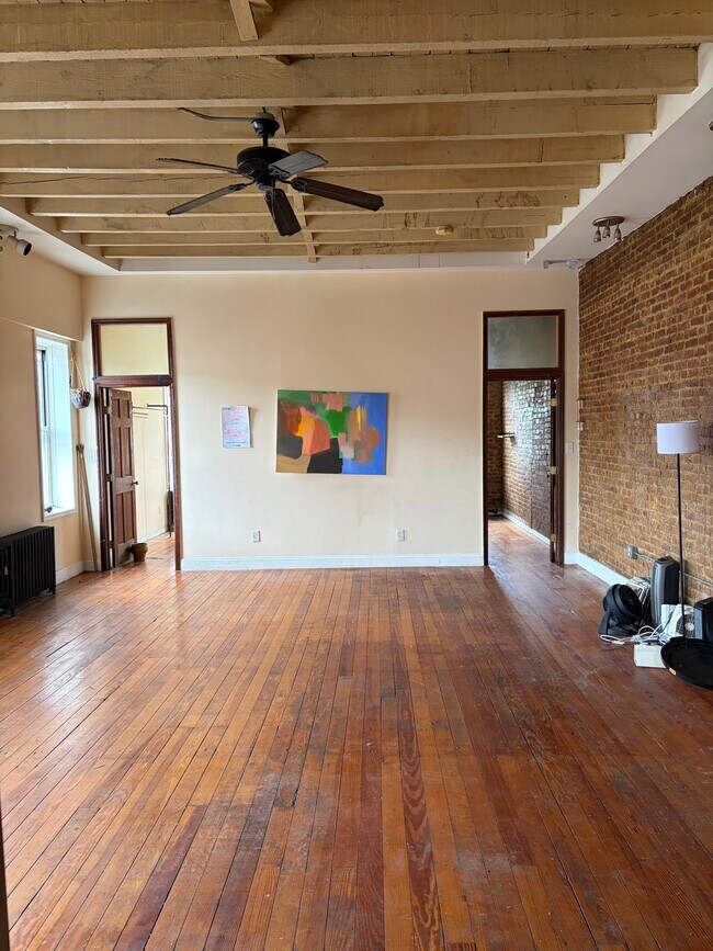 Building Photo - 623 Wilson Ave