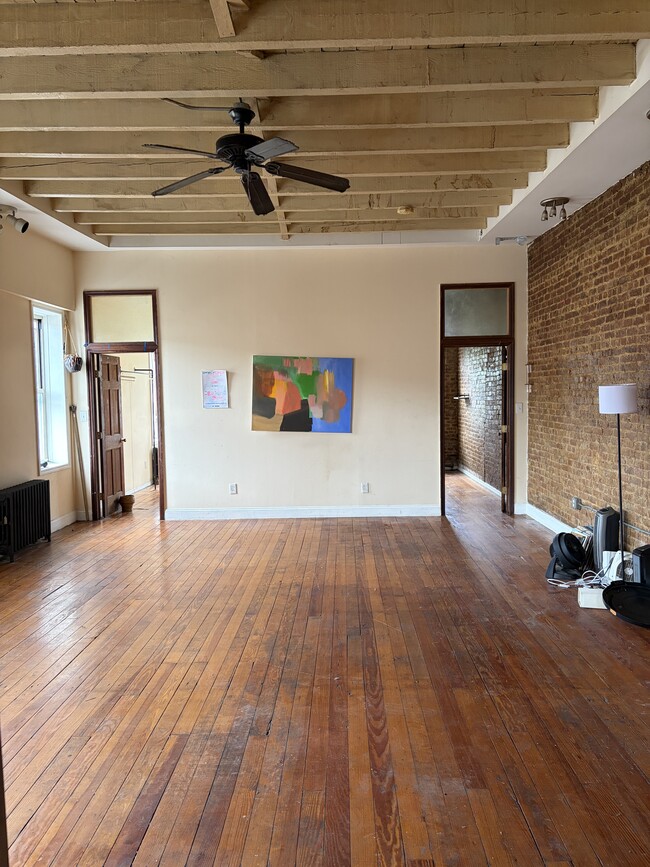 Building Photo - 623 Wilson Ave