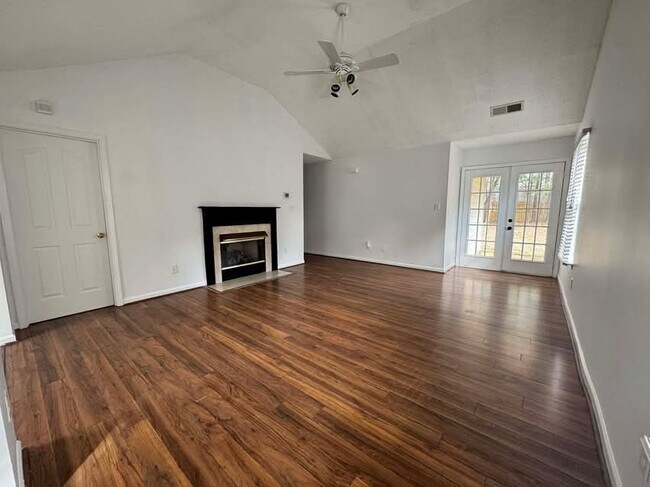 Foto del edificio - 597 Bloomover St