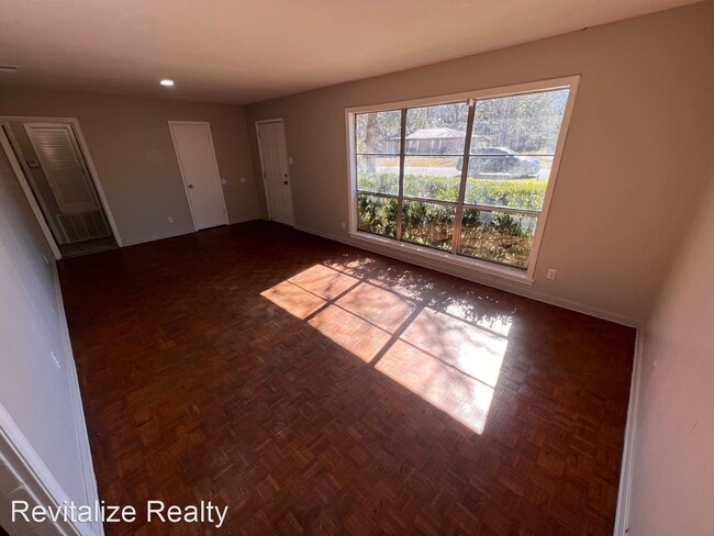 Foto del edificio - 3 br, 1 bath House - 1208 Castlewood Dr