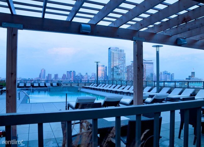 Foto del edificio - 2 br, 1 bath Apartment - 485 Washington Blvd