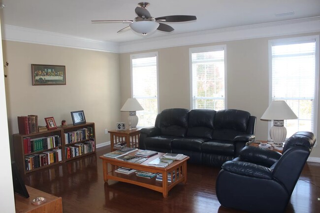 Foto del edificio - 4691 Wehunt Commons Dr