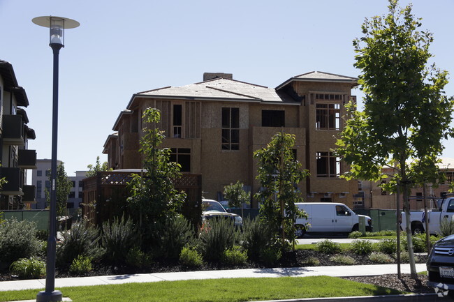 Building Photo - Landsdowne