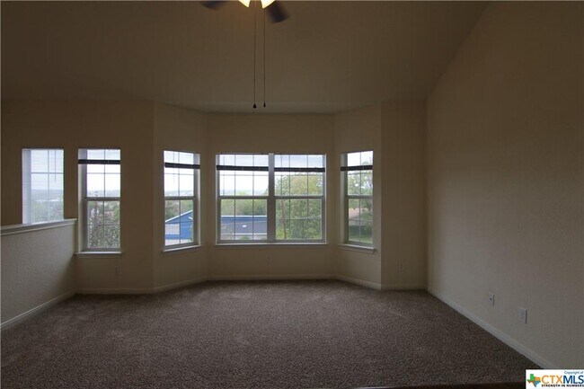 Foto del edificio - 1270 Hillcrest Dr