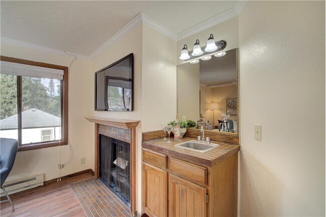 Foto del edificio - 11401 Roosevelt Way NE