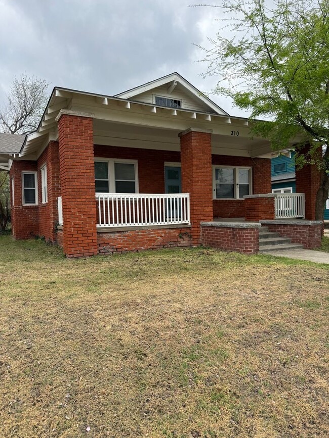 Photo - Spacious 3 Bed Near Downtown & OU Health + W/D Included & Driveway Parking House