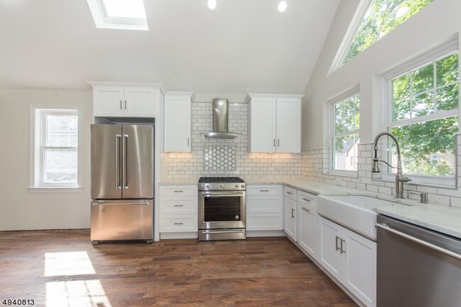 Foto del edificio - 28 Oak Pl