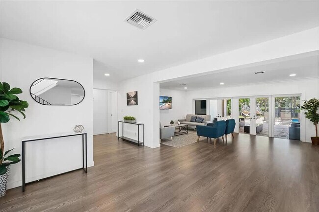 Foto del edificio - 413 Holiday Dr