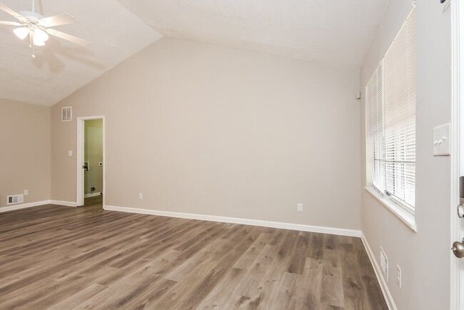 Foto del edificio - 6378 Valley Brook Dr