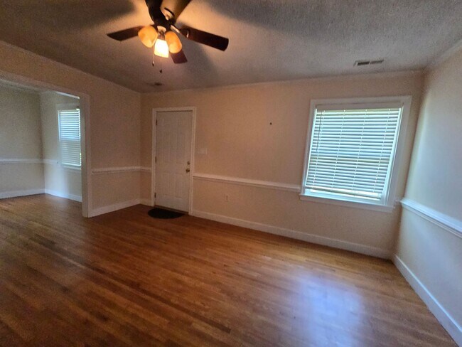 Building Photo - Cute 3Bed, 1Bath Home in Riverside Area